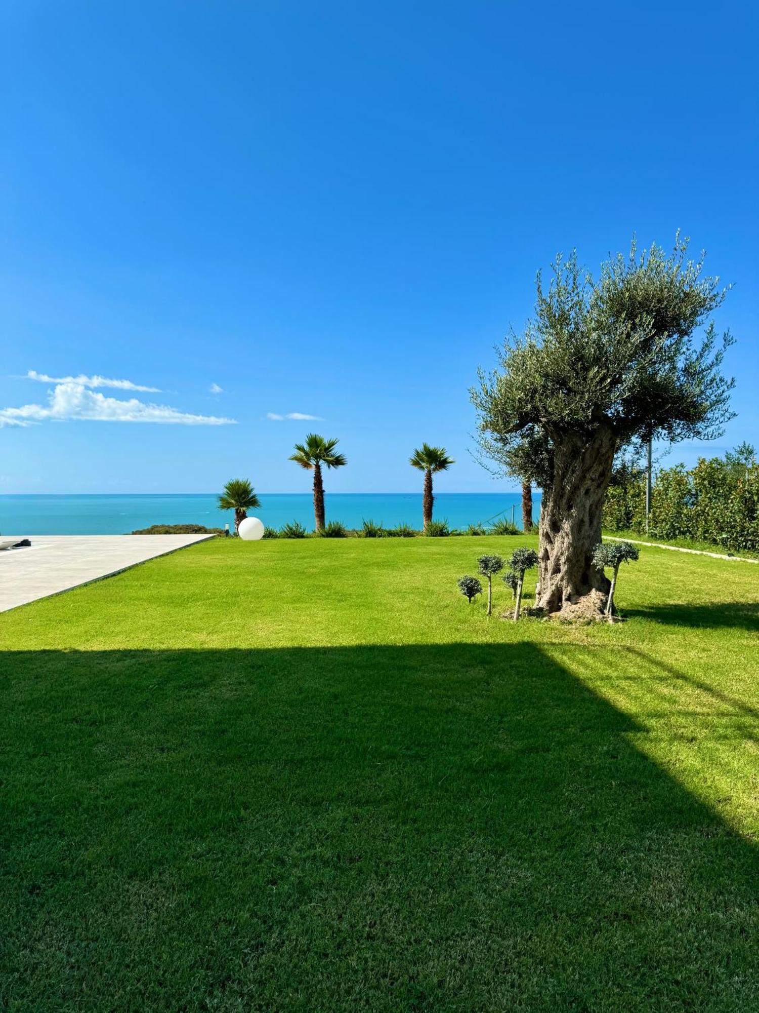 Esmi Durres * Kryemedhej