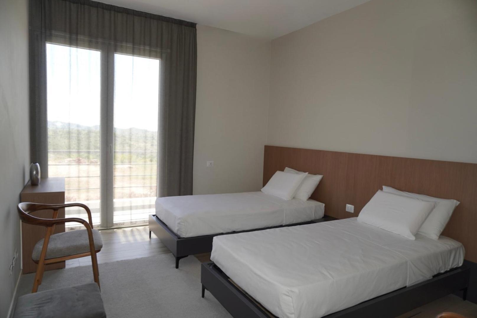Esmi Durres * Kryemedhej
