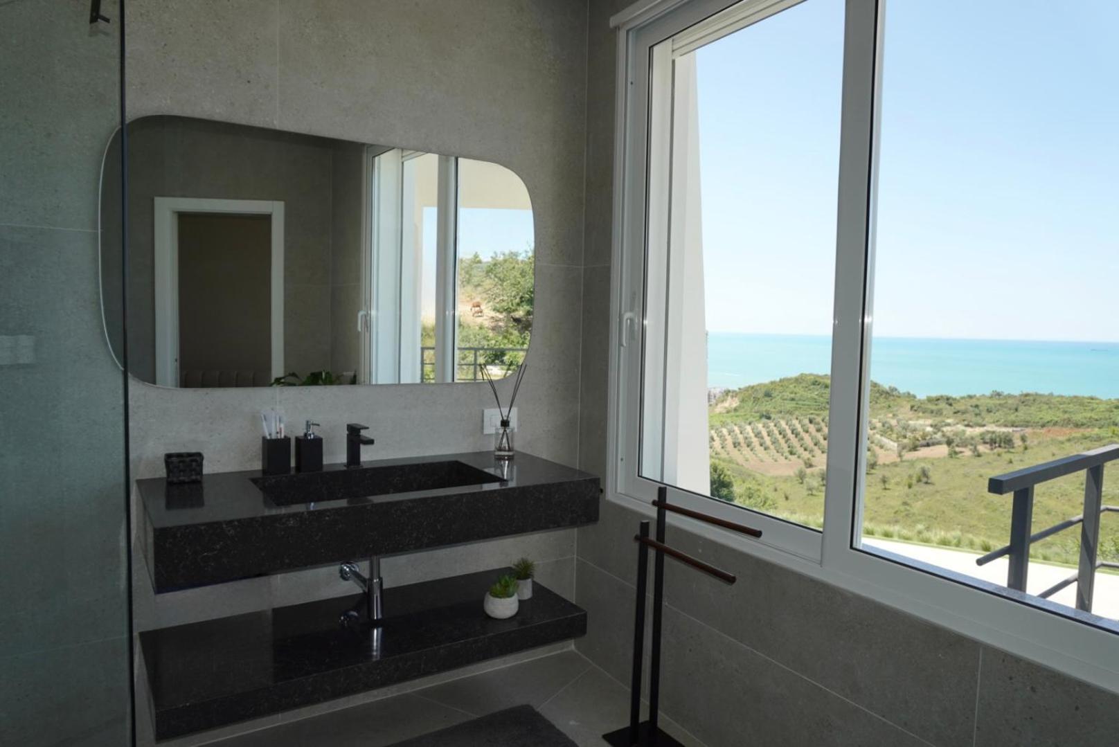 Esmi Durres Villa *